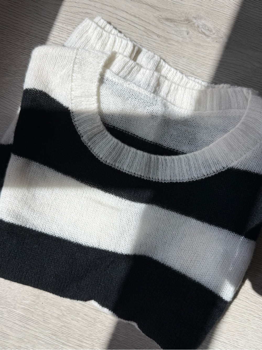 100% Cashmere Sweater Black & White Stripe Size M